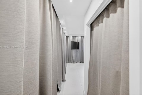 Condo in Hallandale Beach, Florida, 2 bedrooms  № 2066085 - photo 14