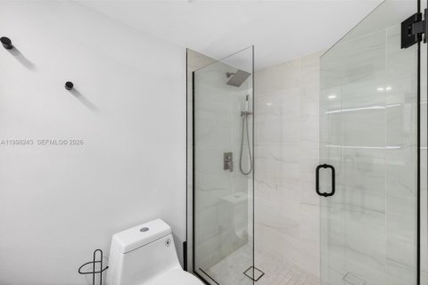 Condo in Hallandale Beach, Florida, 2 bedrooms  № 2066085 - photo 19