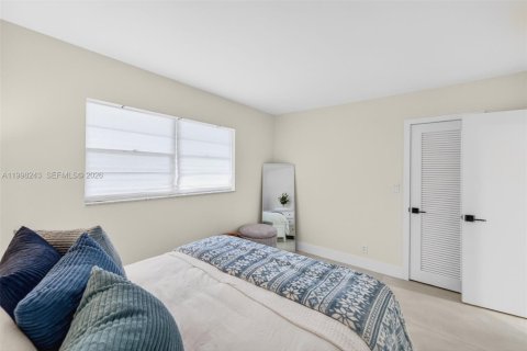 Condo in Hallandale Beach, Florida, 2 bedrooms  № 2066085 - photo 30