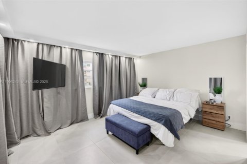 Condo in Hallandale Beach, Florida, 2 bedrooms  № 2066085 - photo 10