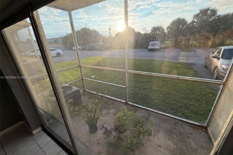 Copropriété à louer à Lauderdale Lakes, Floride: 1 chambre, 74.32 m2 № 1975042 - photo 23