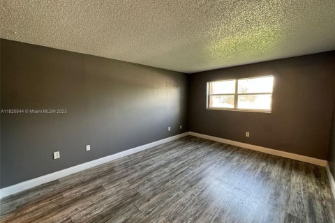 Copropriété à louer à Lauderdale Lakes, Floride: 1 chambre, 74.32 m2 № 1975042 - photo 12