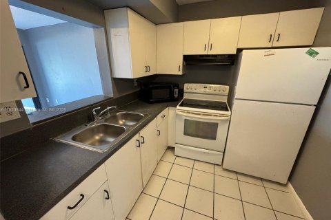 Copropriété à louer à Lauderdale Lakes, Floride: 1 chambre, 74.32 m2 № 1975042 - photo 9