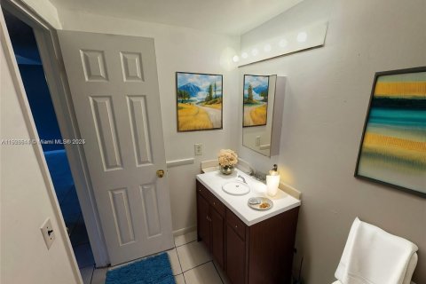 Copropriété à louer à Lauderdale Lakes, Floride: 1 chambre, 74.32 m2 № 1975042 - photo 3