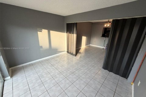 Copropriété à louer à Lauderdale Lakes, Floride: 1 chambre, 74.32 m2 № 1975042 - photo 21