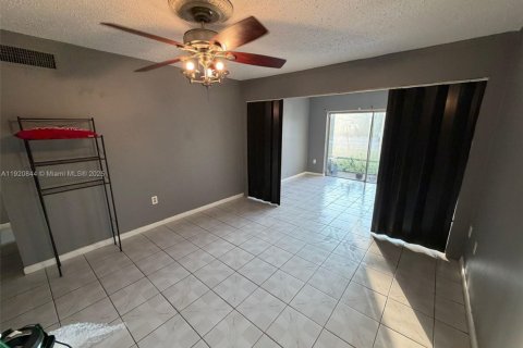 Copropriété à louer à Lauderdale Lakes, Floride: 1 chambre, 74.32 m2 № 1975042 - photo 19