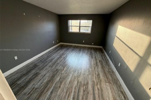 Copropriété à louer à Lauderdale Lakes, Floride: 1 chambre, 74.32 m2 № 1975042 - photo 28