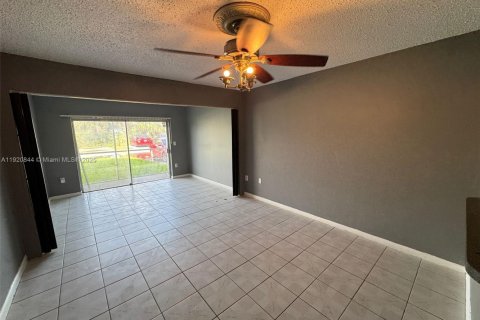 Copropriété à louer à Lauderdale Lakes, Floride: 1 chambre, 74.32 m2 № 1975042 - photo 6