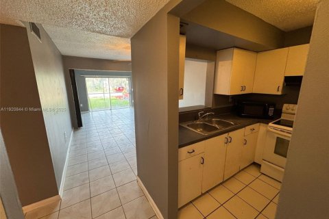 Copropriété à louer à Lauderdale Lakes, Floride: 1 chambre, 74.32 m2 № 1975042 - photo 5