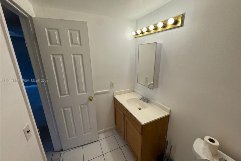 Copropriété à louer à Lauderdale Lakes, Floride: 1 chambre, 74.32 m2 № 1975042 - photo 13