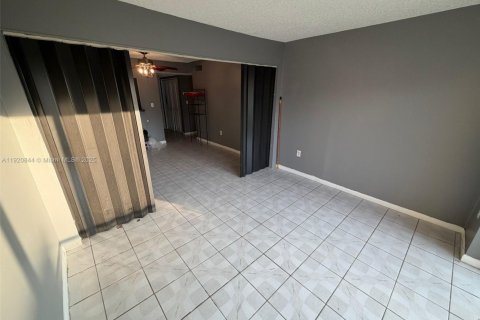 Copropriété à louer à Lauderdale Lakes, Floride: 1 chambre, 74.32 m2 № 1975042 - photo 26