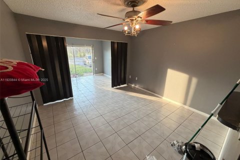 Copropriété à louer à Lauderdale Lakes, Floride: 1 chambre, 74.32 m2 № 1975042 - photo 18