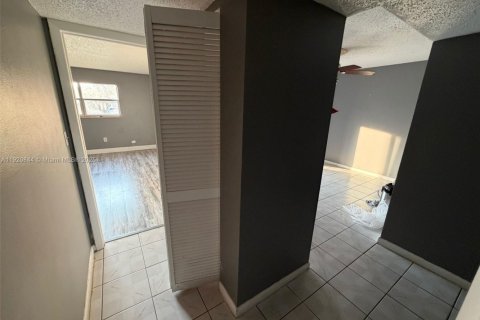 Copropriété à louer à Lauderdale Lakes, Floride: 1 chambre, 74.32 m2 № 1975042 - photo 27