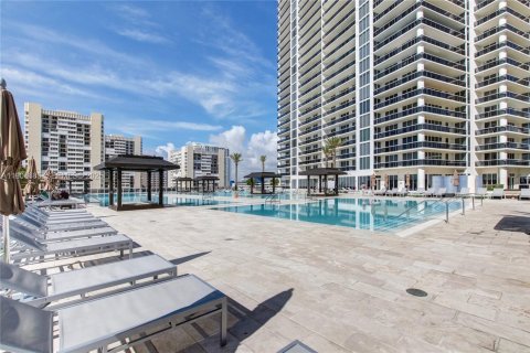 Condominio en alquiler en Hallandale Beach, Florida, 3 dormitorios, 145.95 m2 № 1963196 - foto 19