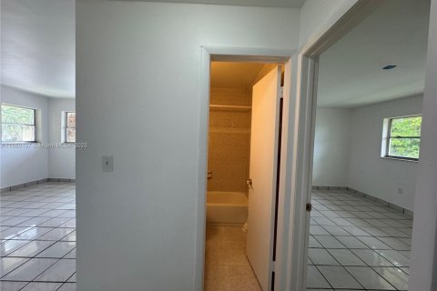 Condo in Miami, Florida, 2 bedrooms  № 1886571 - photo 10