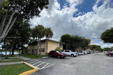 Condo in Miami, Florida, 2 bedrooms  № 1886571 - photo 20