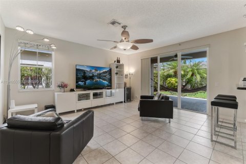 Снять в аренду виллу или дом в Уэстон, Флорида 5 спален, 222.04м2, № 1998229 - фото 20
