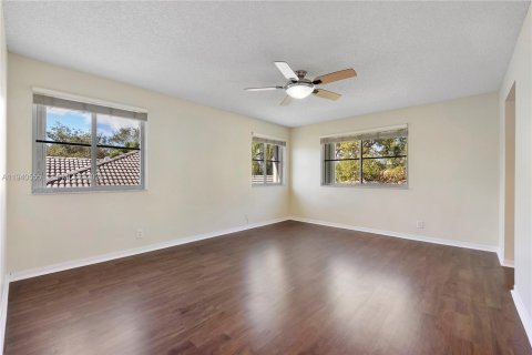 Снять в аренду виллу или дом в Уэстон, Флорида 5 спален, 222.04м2, № 1998229 - фото 23