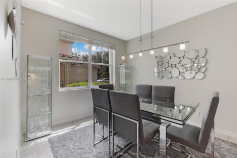 Снять в аренду виллу или дом в Уэстон, Флорида 5 спален, 222.04м2, № 1998229 - фото 10