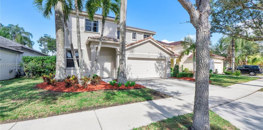 Дом в Уэстон, Флорида 5 спален, 222.04м2 № 1998229