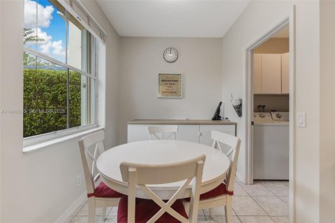 Снять в аренду виллу или дом в Уэстон, Флорида 5 спален, 222.04м2, № 1998229 - фото 12