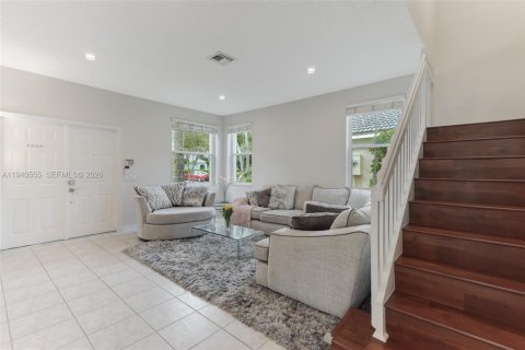 Снять в аренду виллу или дом в Уэстон, Флорида 5 спален, 222.04м2, № 1998229 - фото 6