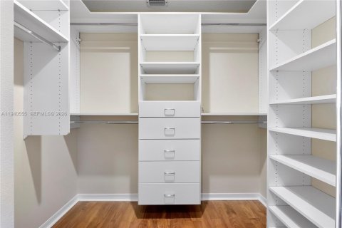 Снять в аренду виллу или дом в Уэстон, Флорида 5 спален, 222.04м2, № 1998229 - фото 30