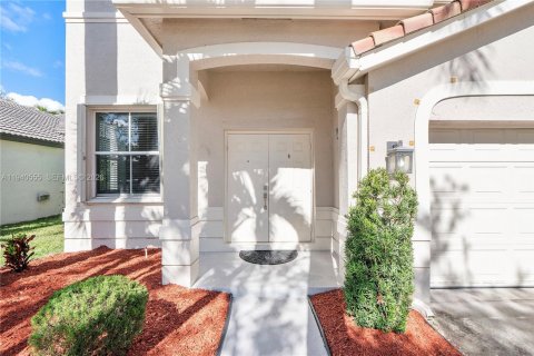 Снять в аренду виллу или дом в Уэстон, Флорида 5 спален, 222.04м2, № 1998229 - фото 3