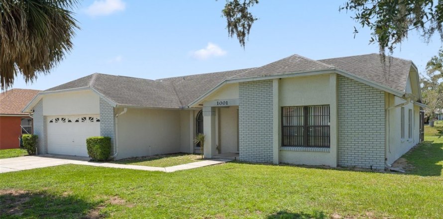 House in Kissimmee, Florida 5 bedrooms, 185.71 sq.m. № 1160493