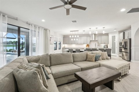 House in Riverview, Florida 5 bedrooms, 331.94 sq.m. № 1526530 - photo 8
