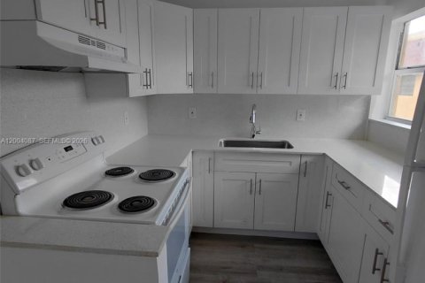 Apartment in Hialeah, Florida 3 bedrooms, 78.69 sq.m. № 2068296 - photo 3