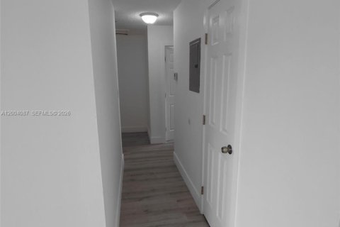 Apartment in Hialeah, Florida 3 bedrooms, 78.69 sq.m. № 2068296 - photo 4