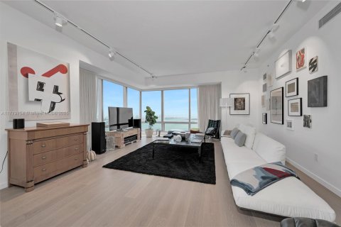 Condo in Miami, Florida, 3 bedrooms  № 2012611 - photo 7