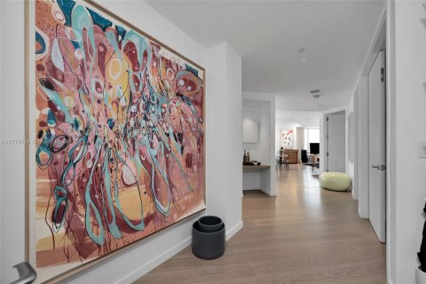 Condo in Miami, Florida, 3 bedrooms  № 2012611 - photo 2