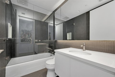 Condo in Miami, Florida, 3 bedrooms  № 2012611 - photo 21