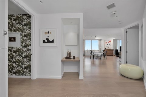 Condo in Miami, Florida, 3 bedrooms  № 2012611 - photo 3