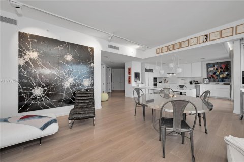 Condo in Miami, Florida, 3 bedrooms  № 2012611 - photo 10