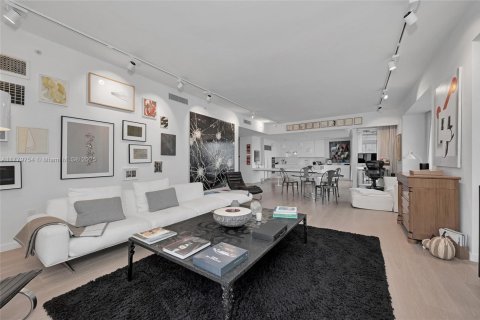 Condo in Miami, Florida, 3 bedrooms  № 2012611 - photo 9