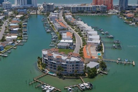 Condo in Clearwater, Florida, 3 bedrooms № 2210156 - photo 2