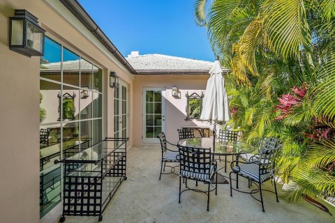 House in Palm Beach, Florida 3 bedrooms, 254.37 sq.m. № 2392851 - photo 17