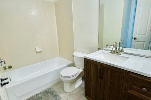 Townhouse in Boynton Beach, Florida 3 bedrooms, 155.89 sq.m. № 2402482 - photo 21