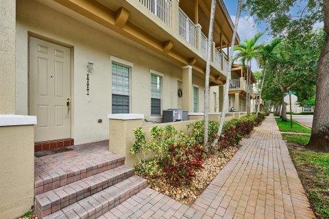 Townhouse in Boynton Beach, Florida 3 bedrooms, 155.89 sq.m. № 2402482 - photo 3