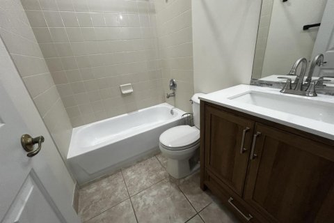 Townhouse in Boynton Beach, Florida 3 bedrooms, 155.89 sq.m. № 2402482 - photo 19