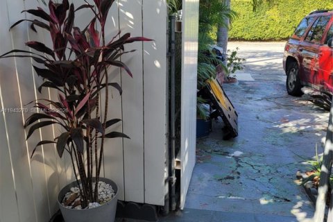 Appartement à louer à North Bay Village, Floride: 1 chambre, 41.81 m2 № 1999521 - photo 2