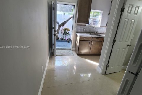 Appartement à louer à North Bay Village, Floride: 1 chambre, 41.81 m2 № 1999521 - photo 15