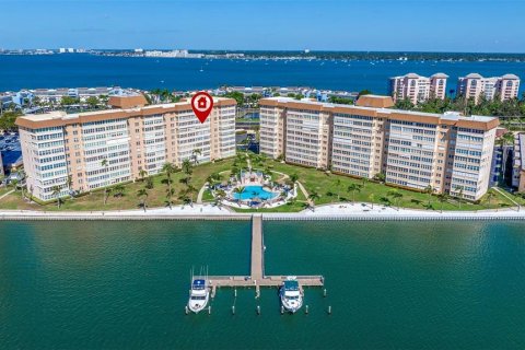Copropriété à vendre à Saint Petersburg, Floride: 2 chambres, 149.11 m2 № 1913477 - photo 1
