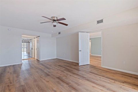 Copropriété à vendre à Saint Petersburg, Floride: 2 chambres, 149.11 m2 № 1913477 - photo 24