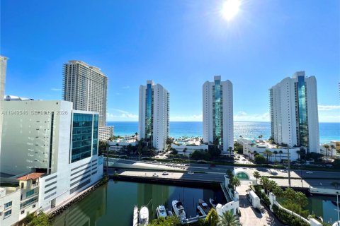 Кондоминиум с 3 спальнями в Санни-Айлс-Бич, Флорида № 2004997