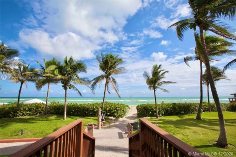 Снять в аренду кондоминиум в Санни-Айлс-Бич, Флорида 3 спальни, 217.39м2, № 2004997 - фото 24