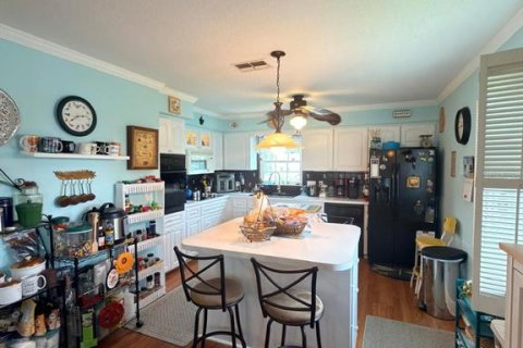 Condo in New Port Richey, Florida, 2 bedrooms № 2104528 - photo 8